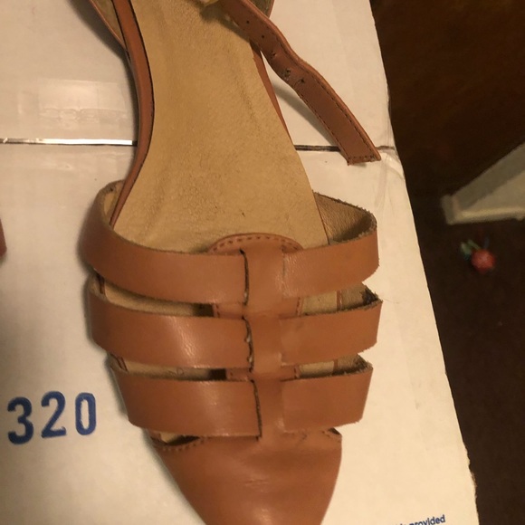 Tan sandals by Andrea 6.5 flats used condition - Picture 3 of 15